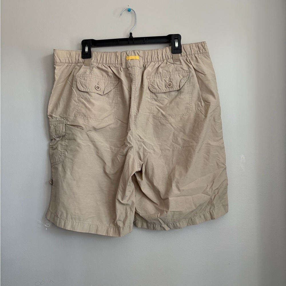 Lands' End Men's Beige Cargo Shorts - Picture 2 of 2